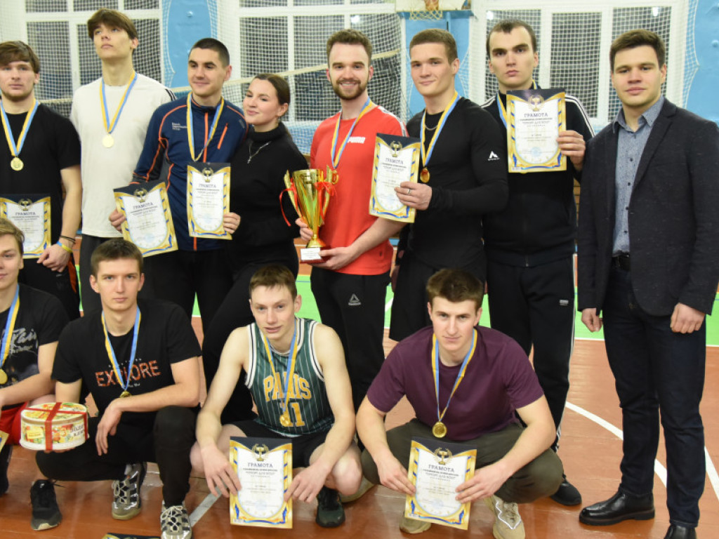 Традиційні спортивно-розважальні змагання "Спорт єднає всіх": молодь ПДМУ потужну спортивну підготовку